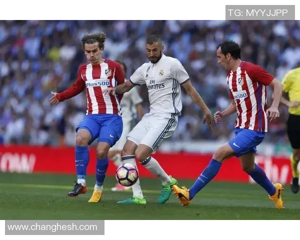 谢菲尔与巴尼特的精彩对决分析及赛季前景展望